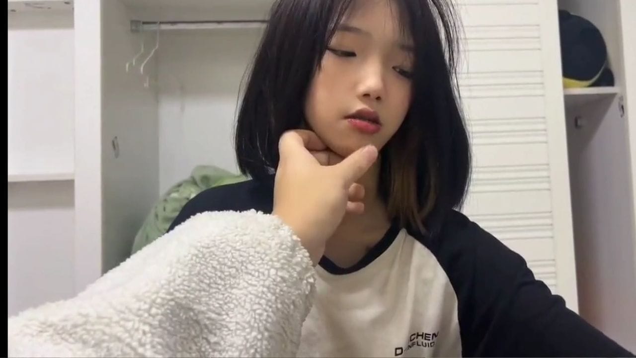 Bokep SMP ABG Chindo Cantik di Ajarin Kakak Nyepong Kontol